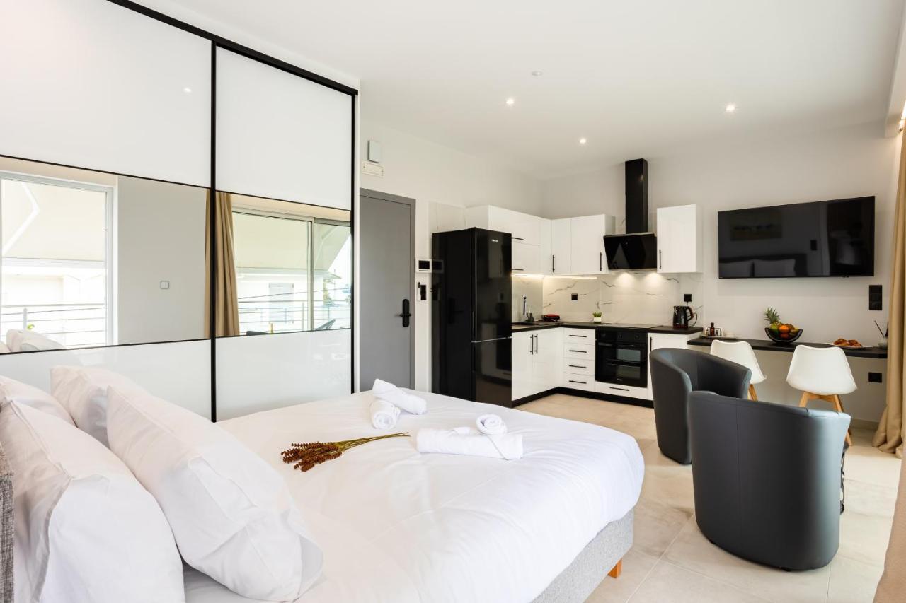 Black & White Marina Studio, Kalamata Getaway Exterior foto
