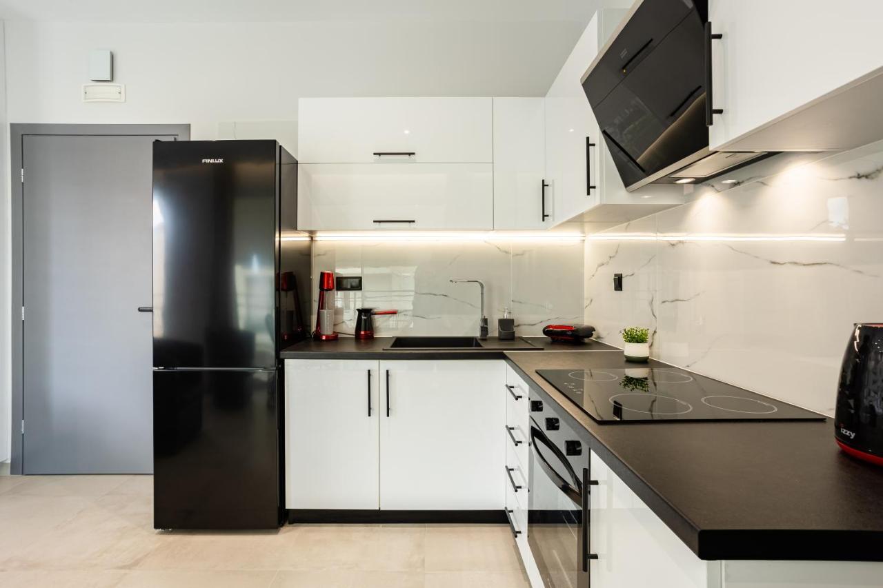 Black & White Marina Studio, Kalamata Getaway Exterior foto