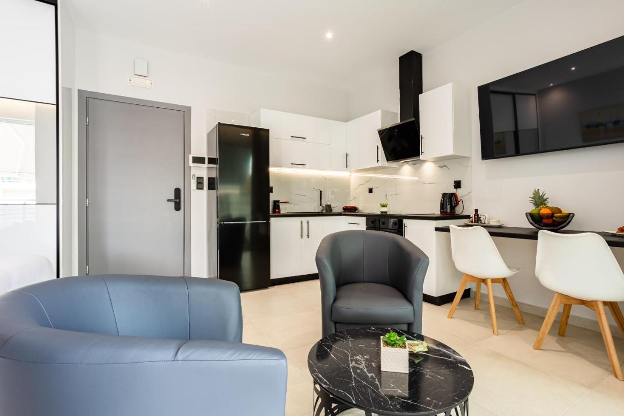 Black & White Marina Studio, Kalamata Getaway Exterior foto